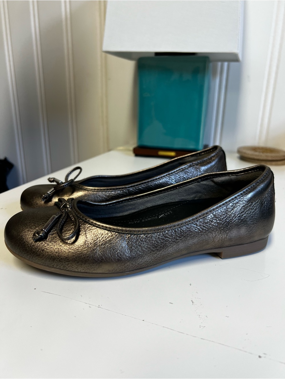 Earth Alina Metallic Platinum Pewter Leather Ballet Flats Size 6.5 Comfort